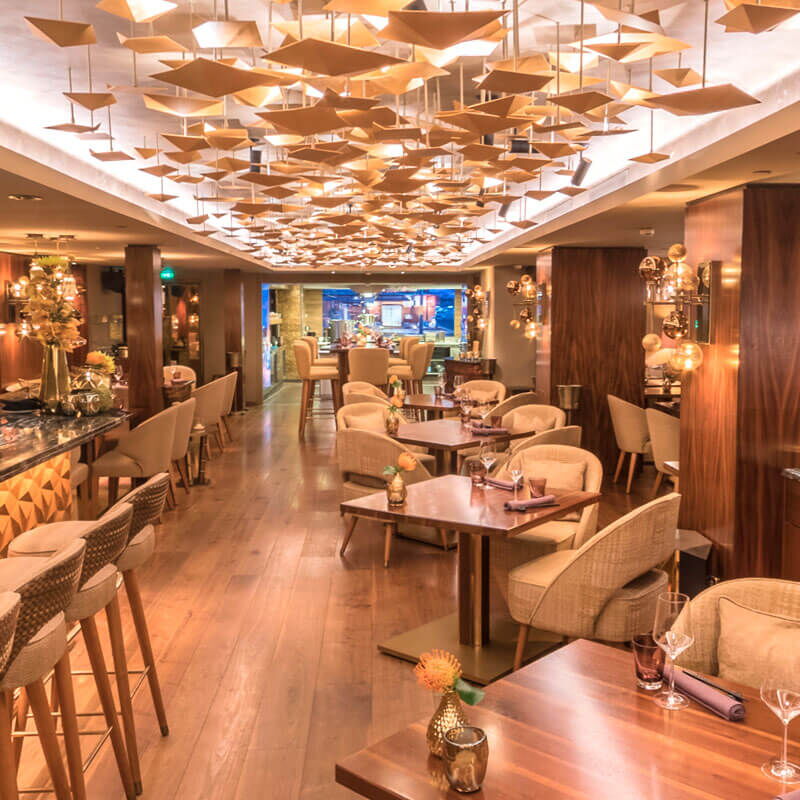 Speiseraum des Nikkei Nine Restaurants im Hotel Vier Jahreszeiten in Hamburg